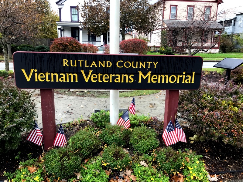 Sign and front view of Memorial in Main Steet Park